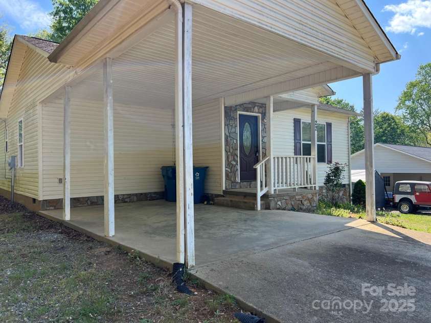 22 Congress Street, Granite Falls, NC 28630.  MLS# CAR4267256, YatesRealty ID 19096. 