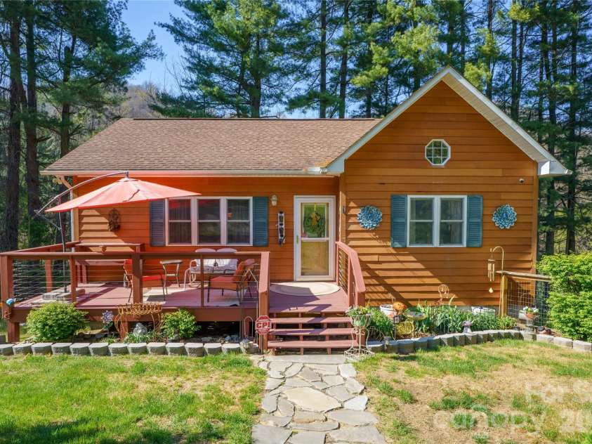 40 Whipoorwill Way, Waynesville, NC 28786.  MLS# CAR4370963, YatesRealty ID 19096. 