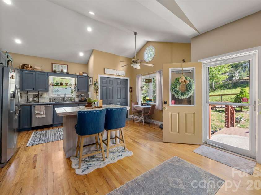 40 Whipoorwill Way, Waynesville, NC 28786.  MLS# CAR4370963, YatesRealty ID 19096. 