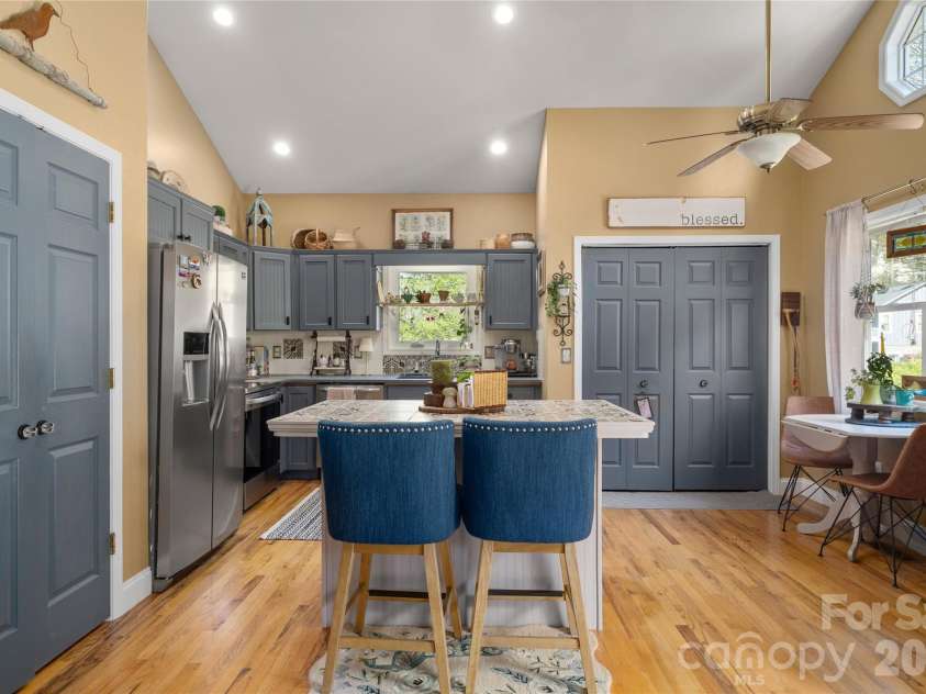 40 Whipoorwill Way, Waynesville, NC 28786.  MLS# CAR4370963, YatesRealty ID 19096. 