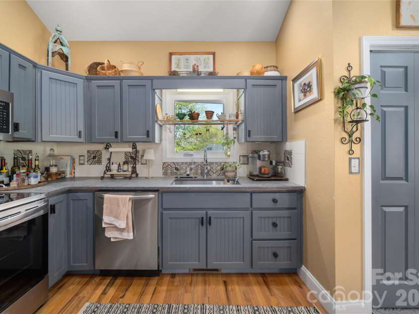 40 Whipoorwill Way, Waynesville, NC 28786.  MLS# CAR4370963, YatesRealty ID 19096. 