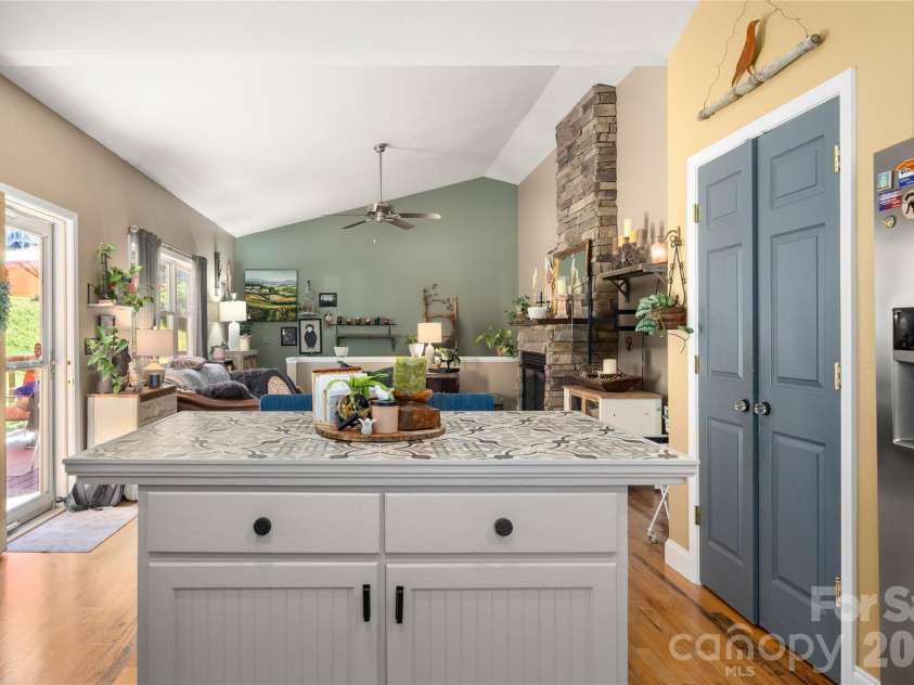 40 Whipoorwill Way, Waynesville, NC 28786.  MLS# CAR4370963, YatesRealty ID 19096. 
