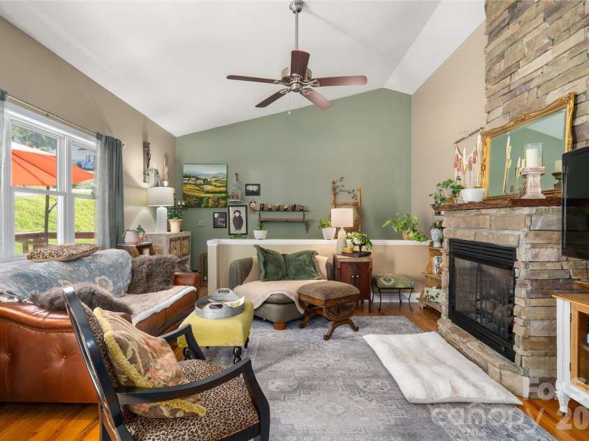 40 Whipoorwill Way, Waynesville, NC 28786.  MLS# CAR4370963, YatesRealty ID 19096. 