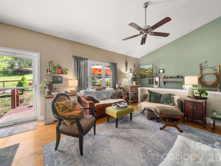 40 Whipoorwill Way, Waynesville, NC 28786.  MLS# CAR4370963, YatesRealty ID 19096. 