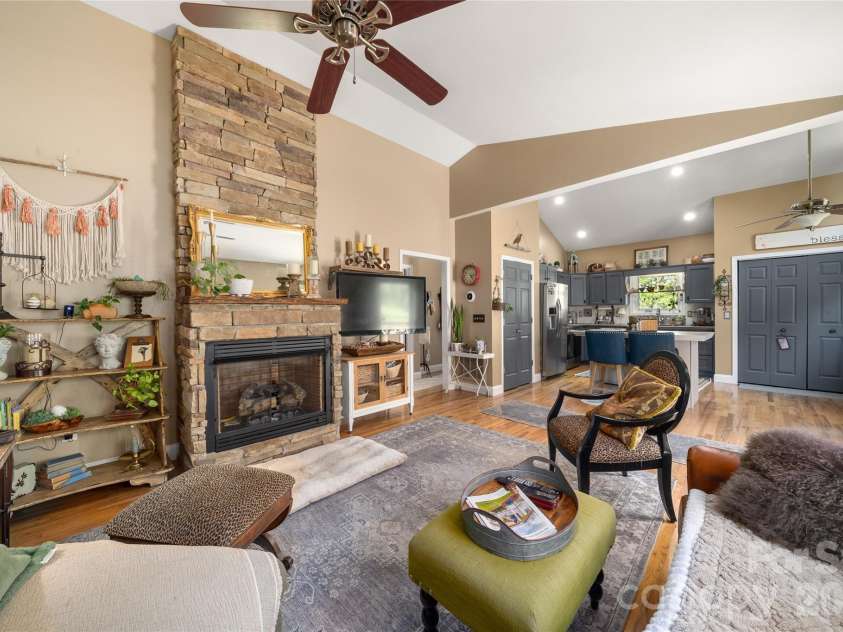 40 Whipoorwill Way, Waynesville, NC 28786.  MLS# CAR4370963, YatesRealty ID 19096. 