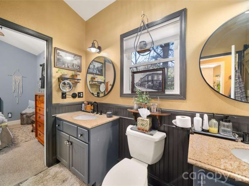 40 Whipoorwill Way, Waynesville, NC 28786.  MLS# CAR4370963, YatesRealty ID 19096. 