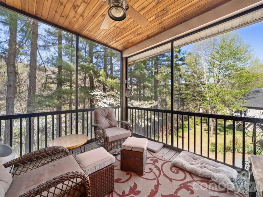 40 Whipoorwill Way, Waynesville, NC 28786.  MLS# CAR4370963, YatesRealty ID 19096. 