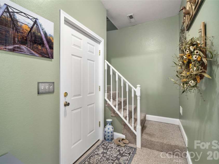 40 Whipoorwill Way, Waynesville, NC 28786.  MLS# CAR4370963, YatesRealty ID 19096. 