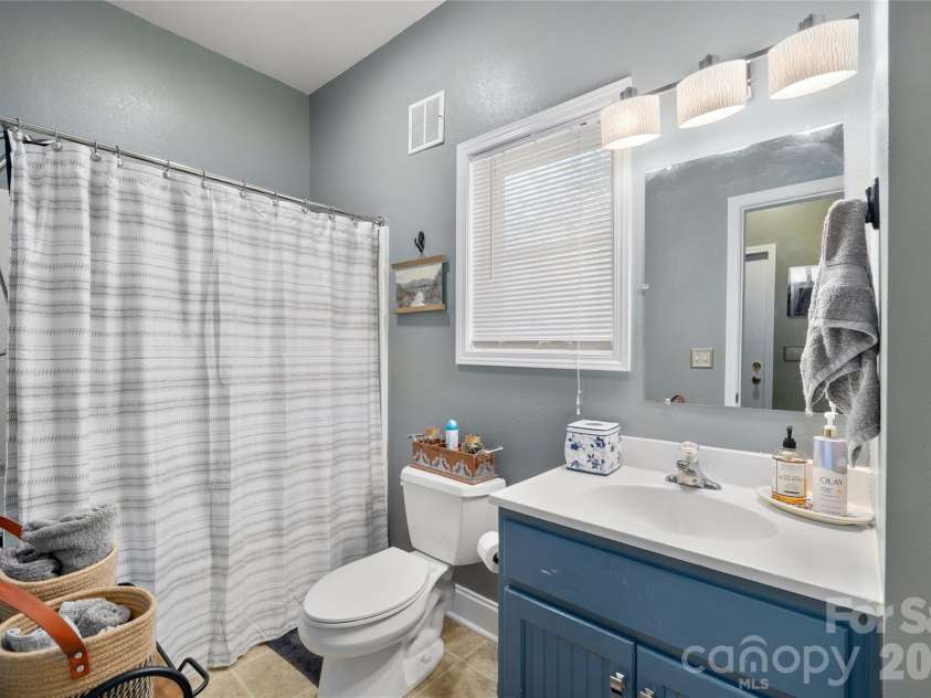 40 Whipoorwill Way, Waynesville, NC 28786.  MLS# CAR4370963, YatesRealty ID 19096. 