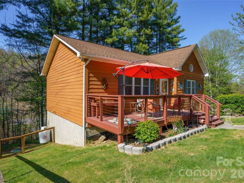 40 Whipoorwill Way, Waynesville, NC 28786.  MLS# CAR4370963, YatesRealty ID 19096. 