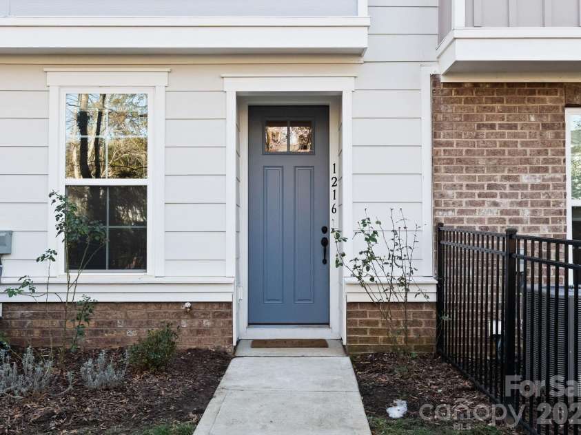 1216 Craig View Way, Charlotte, NC 28211.  MLS# CAR4343003, YatesRealty ID 19097. 