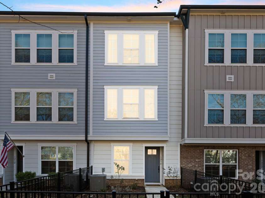 1216 Craig View Way, Charlotte, NC 28211.  MLS# CAR4343003, YatesRealty ID 19097. 