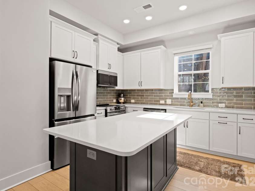 1216 Craig View Way, Charlotte, NC 28211.  MLS# CAR4343003, YatesRealty ID 19097. 