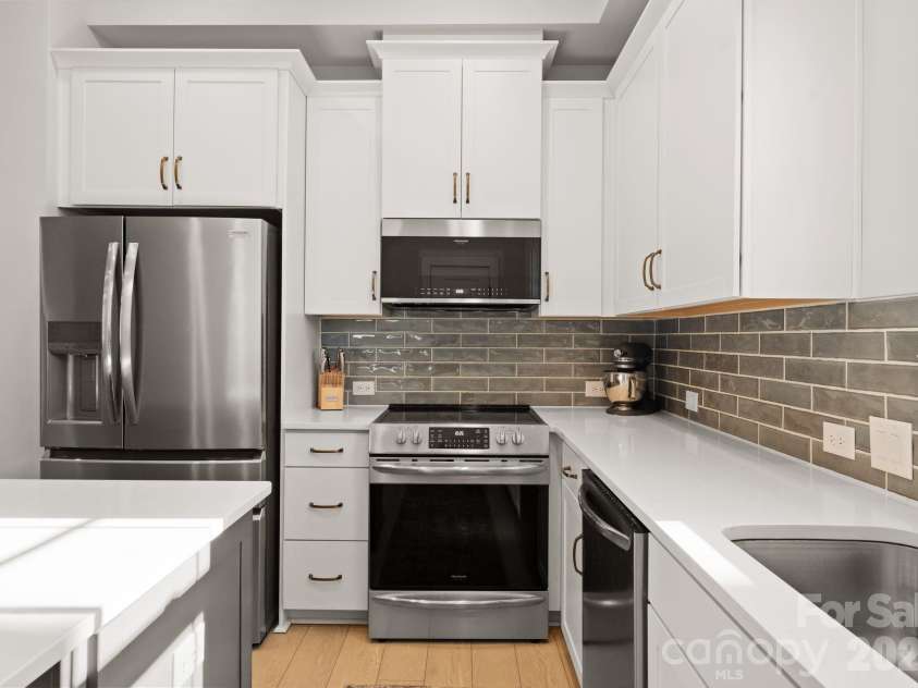 1216 Craig View Way, Charlotte, NC 28211.  MLS# CAR4343003, YatesRealty ID 19097. 