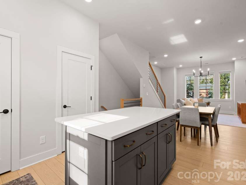 1216 Craig View Way, Charlotte, NC 28211.  MLS# CAR4343003, YatesRealty ID 19097. 