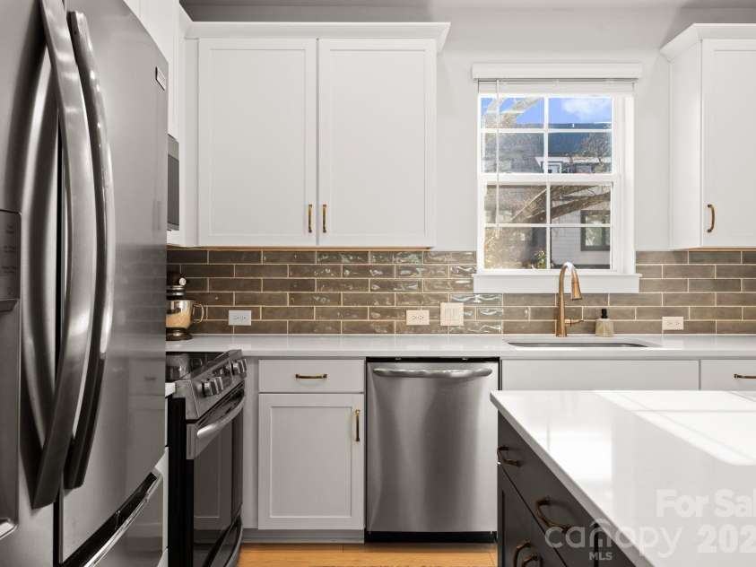 1216 Craig View Way, Charlotte, NC 28211.  MLS# CAR4343003, YatesRealty ID 19097. 