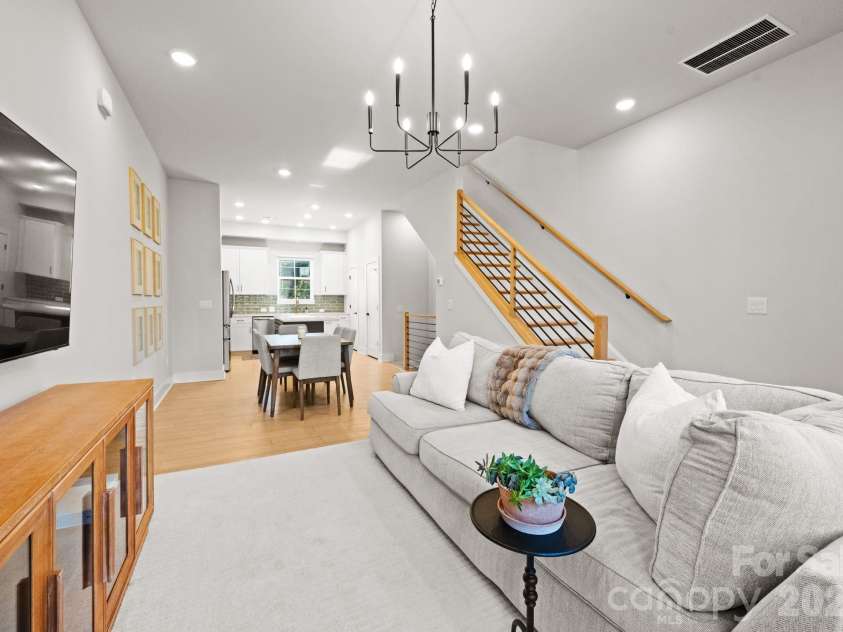 1216 Craig View Way, Charlotte, NC 28211.  MLS# CAR4343003, YatesRealty ID 19097. 