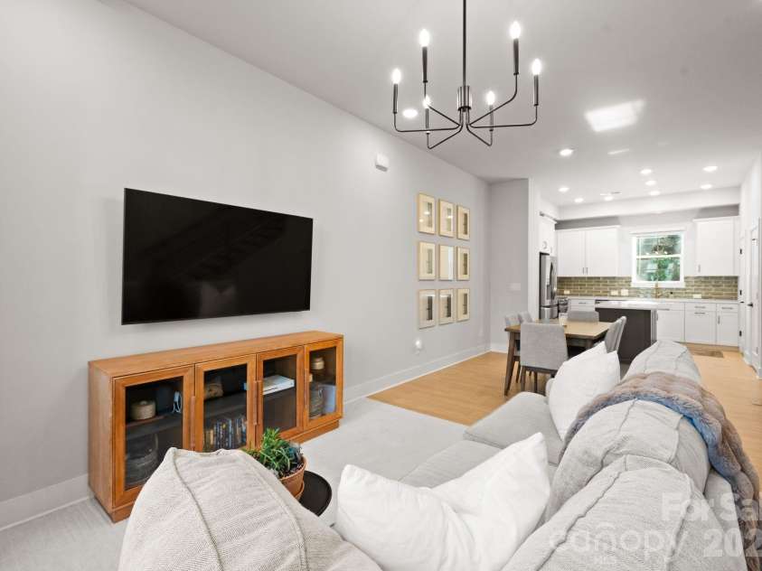 1216 Craig View Way, Charlotte, NC 28211.  MLS# CAR4343003, YatesRealty ID 19097. 
