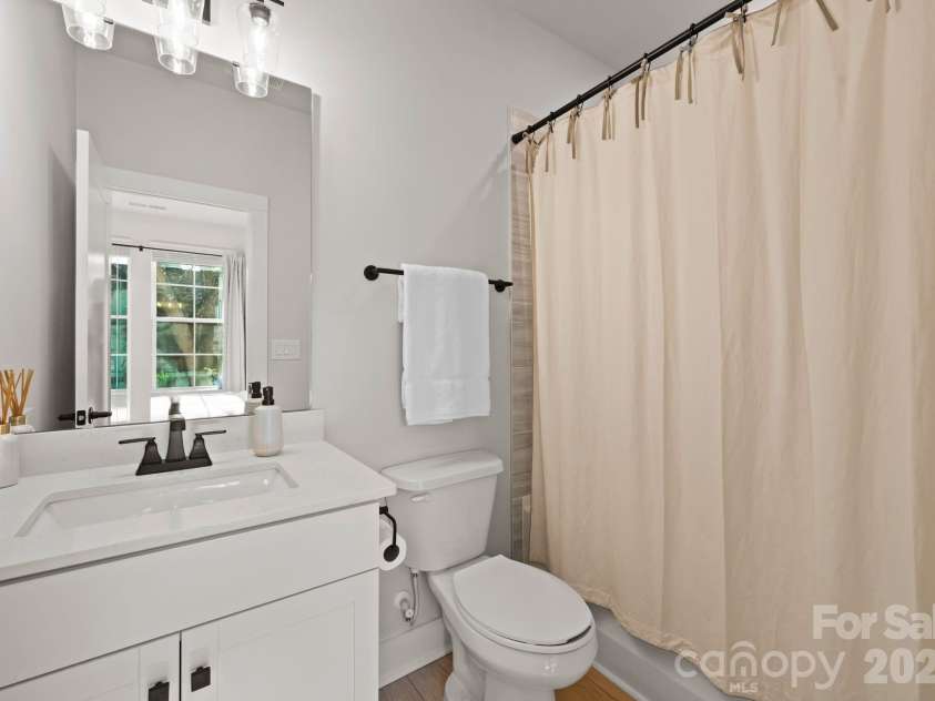 1216 Craig View Way, Charlotte, NC 28211.  MLS# CAR4343003, YatesRealty ID 19097. 