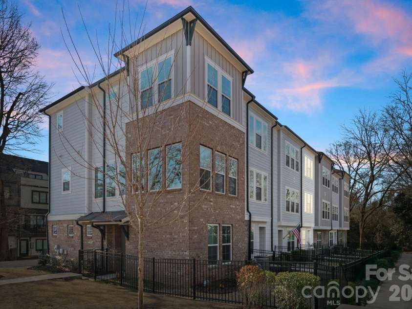 1216 Craig View Way, Charlotte, NC 28211.  MLS# CAR4343003, YatesRealty ID 19097. 