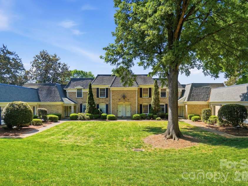 7027 Quail Hill Road, Charlotte, NC 28210.  MLS# CAR4336900, YatesRealty ID 19098. 
