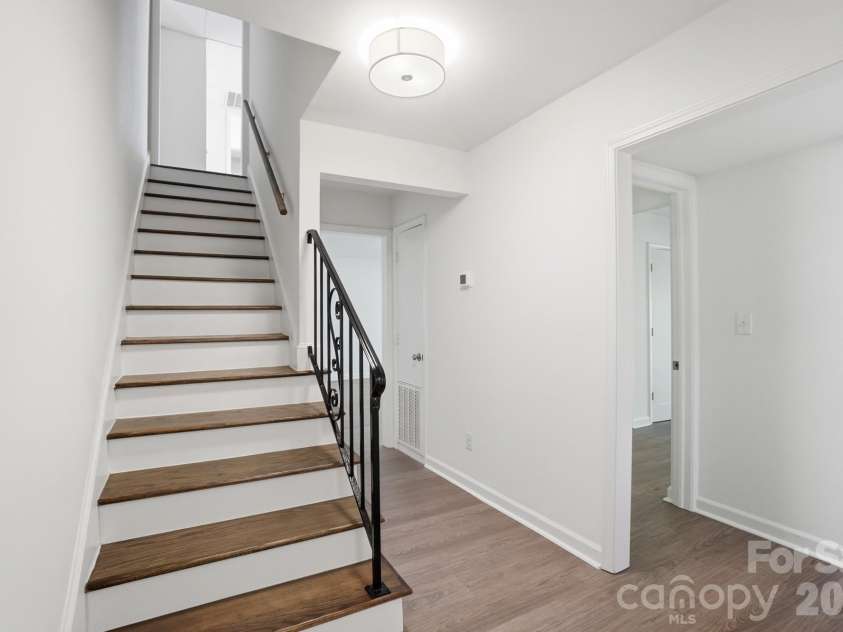7027 Quail Hill Road, Charlotte, NC 28210.  MLS# CAR4336900, YatesRealty ID 19098. 