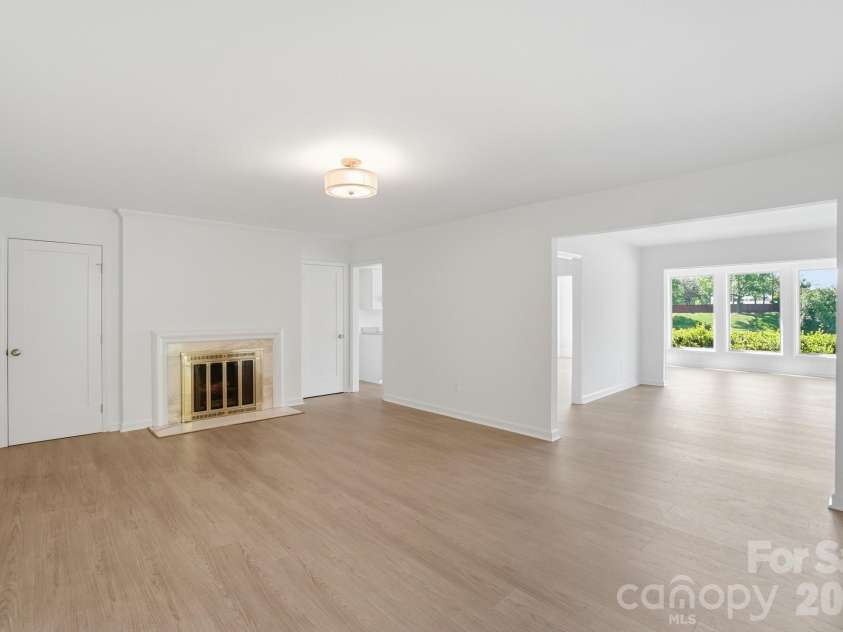 7027 Quail Hill Road, Charlotte, NC 28210.  MLS# CAR4336900, YatesRealty ID 19098. 
