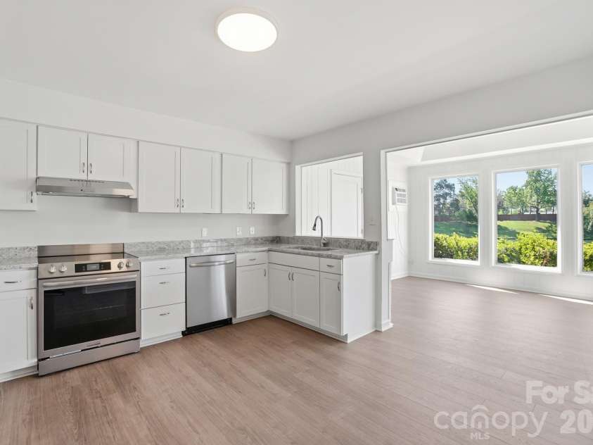7027 Quail Hill Road, Charlotte, NC 28210.  MLS# CAR4336900, YatesRealty ID 19098. 