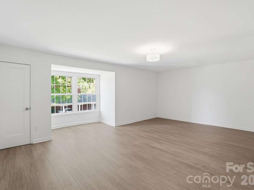 7027 Quail Hill Road, Charlotte, NC 28210.  MLS# CAR4336900, YatesRealty ID 19098. 