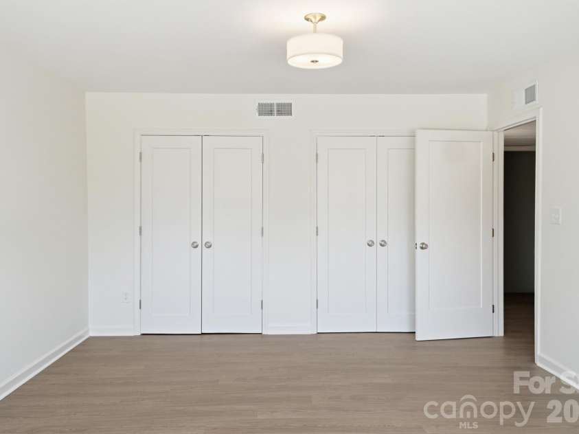 7027 Quail Hill Road, Charlotte, NC 28210.  MLS# CAR4336900, YatesRealty ID 19098. 