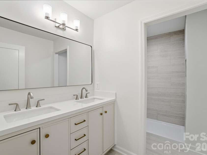 7027 Quail Hill Road, Charlotte, NC 28210.  MLS# CAR4336900, YatesRealty ID 19098. 