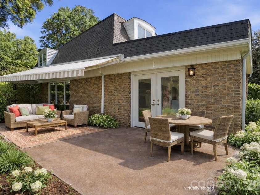 7027 Quail Hill Road, Charlotte, NC 28210.  MLS# CAR4336900, YatesRealty ID 19098. 