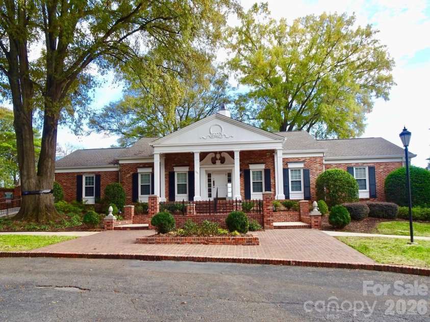 7027 Quail Hill Road, Charlotte, NC 28210.  MLS# CAR4336900, YatesRealty ID 19098. 