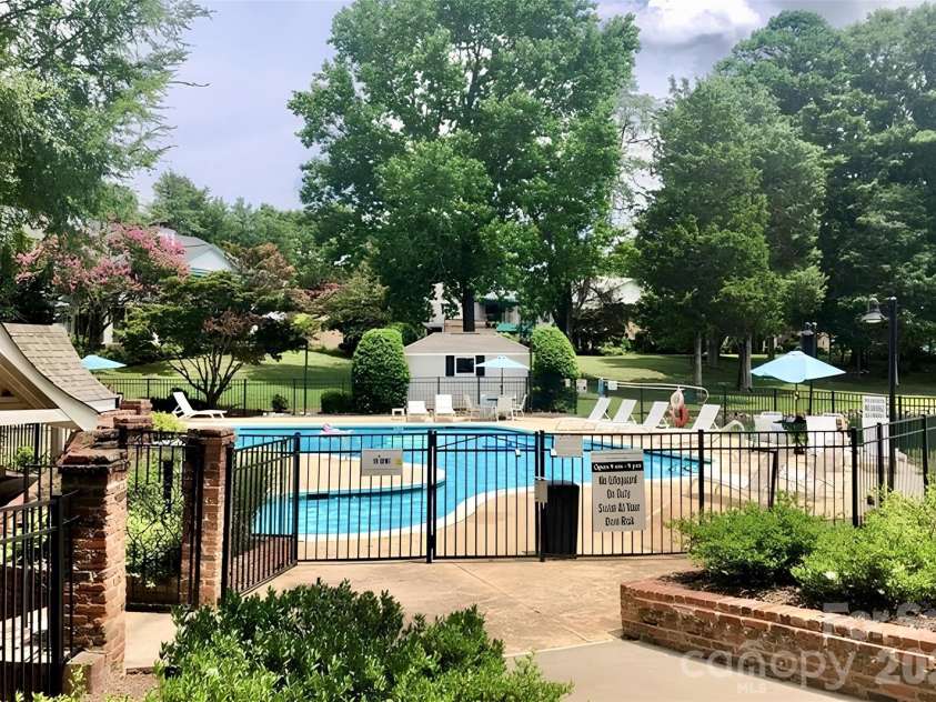 7027 Quail Hill Road, Charlotte, NC 28210.  MLS# CAR4336900, YatesRealty ID 19098. 