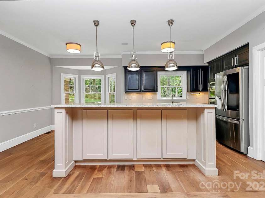 3730 Monique Lane, Charlotte, NC 28210.  MLS# CAR4270298, YatesRealty ID 19099. 
