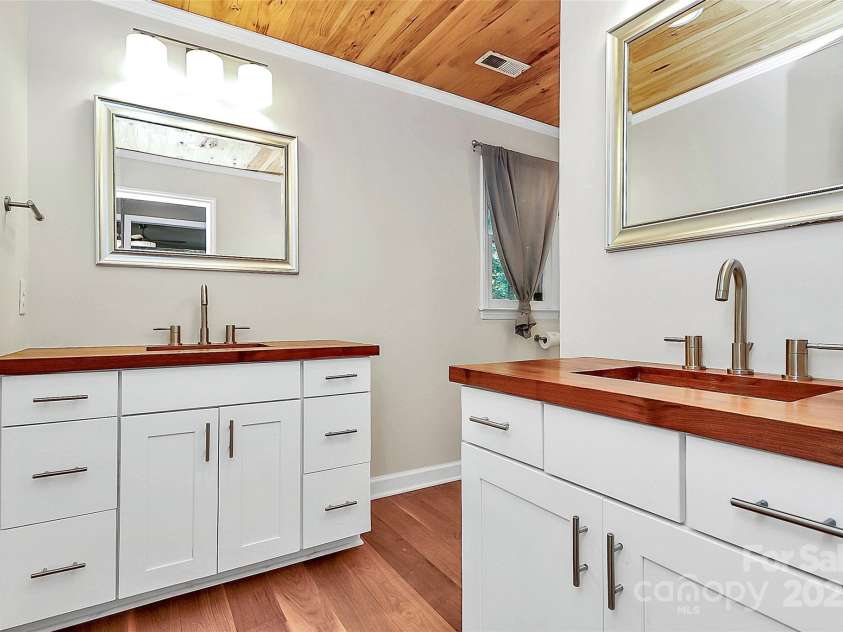 3730 Monique Lane, Charlotte, NC 28210.  MLS# CAR4270298, YatesRealty ID 19099. 