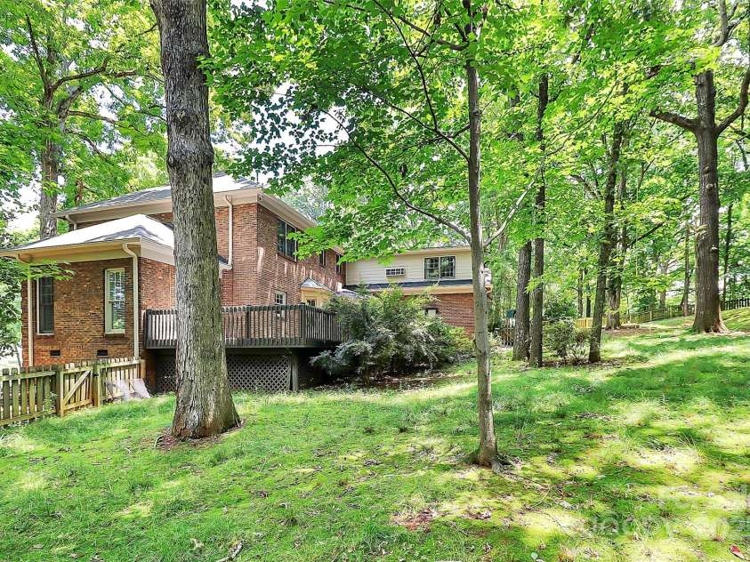 3730 Monique Lane, Charlotte, NC 28210.  MLS# CAR4270298, YatesRealty ID 19099. 