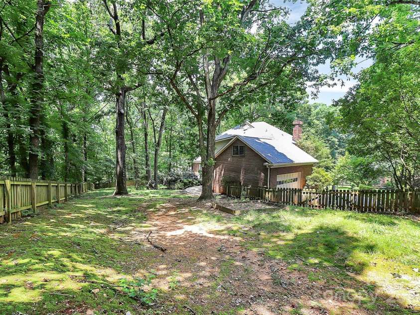 3730 Monique Lane, Charlotte, NC 28210.  MLS# CAR4270298, YatesRealty ID 19099. 