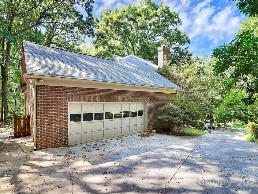 3730 Monique Lane, Charlotte, NC 28210.  MLS# CAR4270298, YatesRealty ID 19099. 