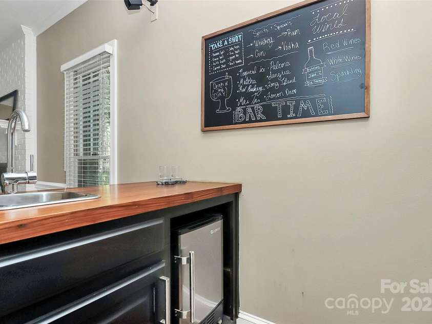 3730 Monique Lane, Charlotte, NC 28210.  MLS# CAR4270298, YatesRealty ID 19099. 