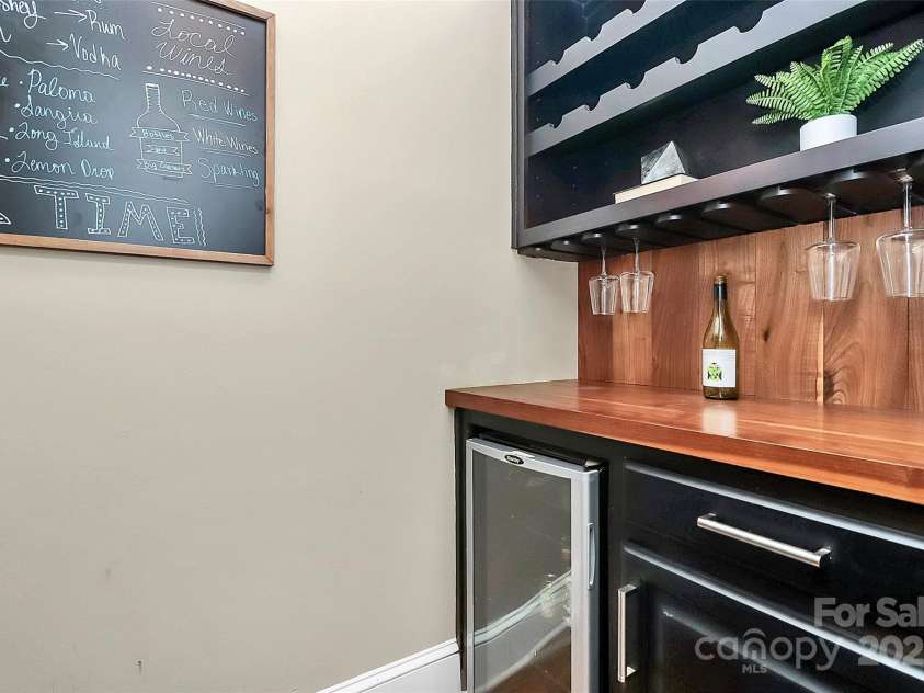 3730 Monique Lane, Charlotte, NC 28210.  MLS# CAR4270298, YatesRealty ID 19099. 