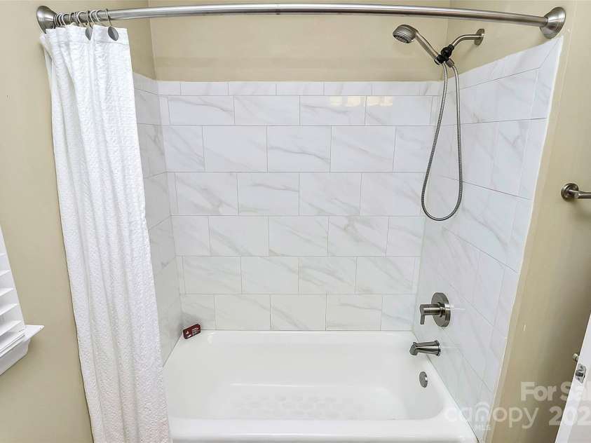 3730 Monique Lane, Charlotte, NC 28210.  MLS# CAR4270298, YatesRealty ID 19099. 