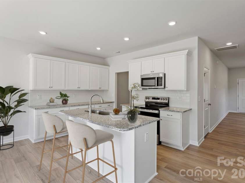 3013 Kingsfield Road, Charlotte, NC 28208.  MLS# CAR4343344, YatesRealty ID 1910. 