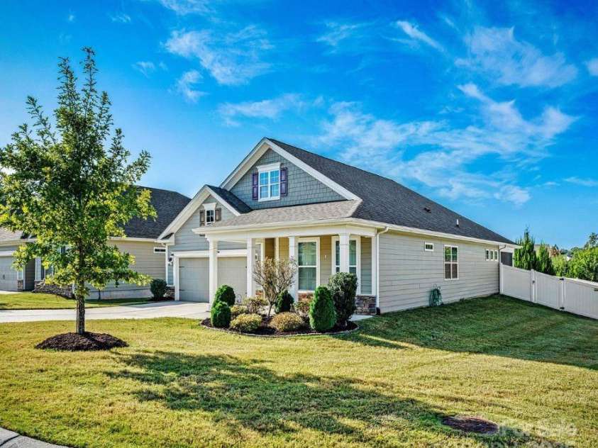 3678 Norman View Drive, Sherrills Ford, NC 28673.  MLS# CAR4313507, YatesRealty ID 1910. Desirable corner lot for extra privacy and space! 