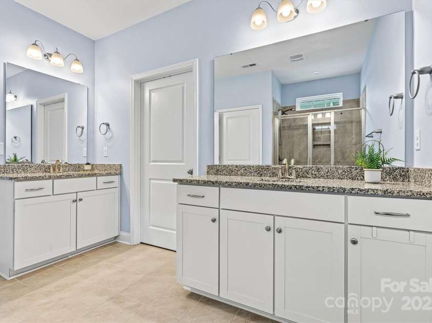 3678 Norman View Drive, Sherrills Ford, NC 28673.  MLS# CAR4313507, YatesRealty ID 1910. Primary bath 