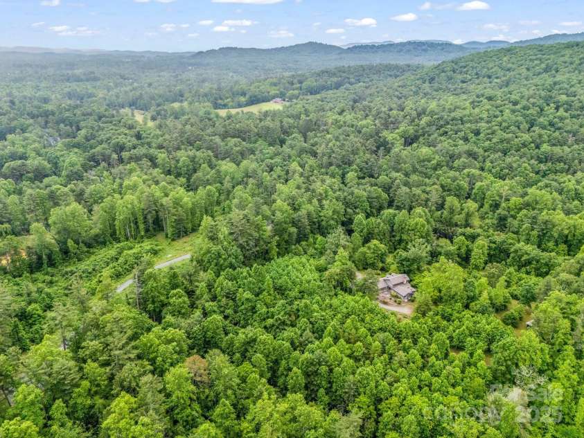 133 Pennwood Lane, Flat Rock, NC 28731.  MLS# CAR4268654, YatesRealty ID 19101. 