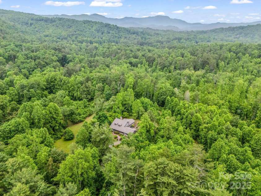 133 Pennwood Lane, Flat Rock, NC 28731.  MLS# CAR4268654, YatesRealty ID 19101. 