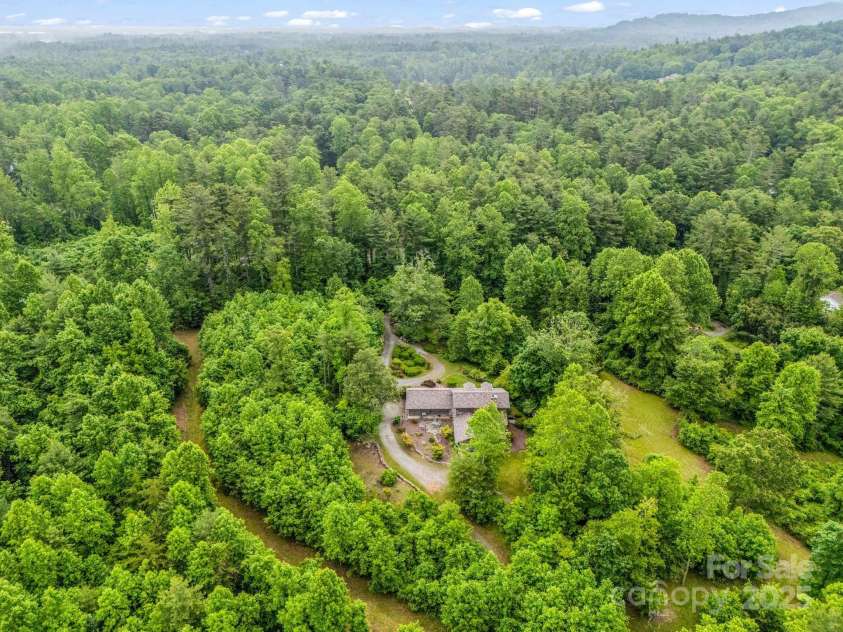 133 Pennwood Lane, Flat Rock, NC 28731.  MLS# CAR4268654, YatesRealty ID 19101. 