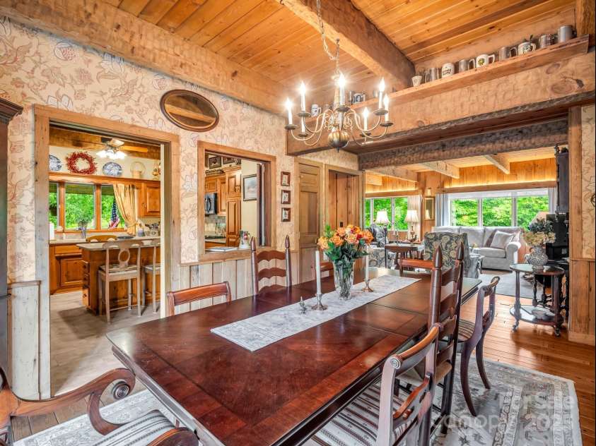 133 Pennwood Lane, Flat Rock, NC 28731.  MLS# CAR4268654, YatesRealty ID 19101. Convenient kitchen, dining, living!