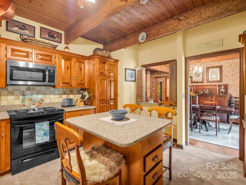 133 Pennwood Lane, Flat Rock, NC 28731.  MLS# CAR4268654, YatesRealty ID 19101. Custom cherry kitchen cabinetry.